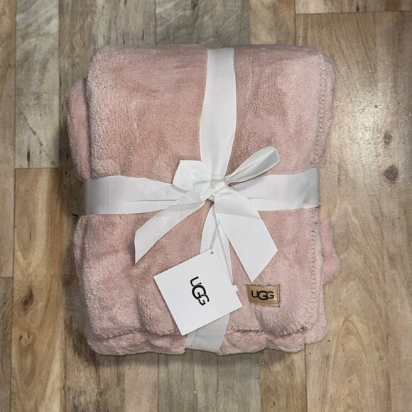 UGG Whitecap Throw Quartz Pink Fleece Blanket Bedding Reversible Faux Fur - Picture 4 of 8